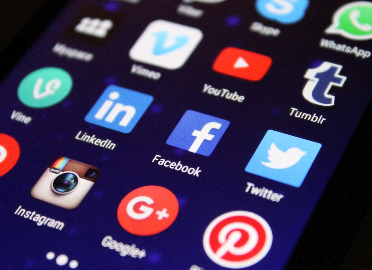 découvrez comment les services sociaux accompagnent les individus et les familles en leur apportant aide, conseils et soutien dans diverses situations de vie.