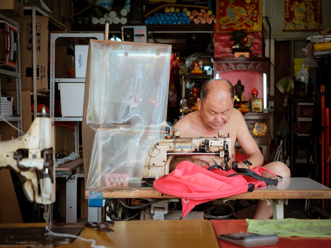services-02 traditional-tailor-at-work-in-sewing-studio-32618426