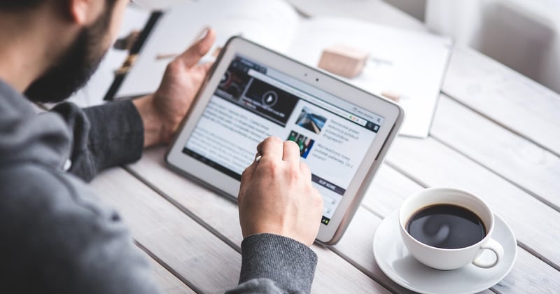 Blog d'actualités et d'informations : construire une veille qui sert l'entreprise